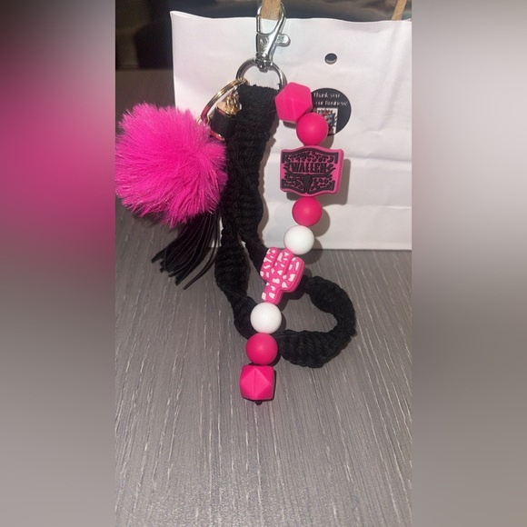 Homemade Macrame keychain - Picture 2 of 2